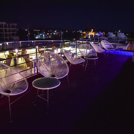 Hotel Evropa Улцинь Екстер'єр фото