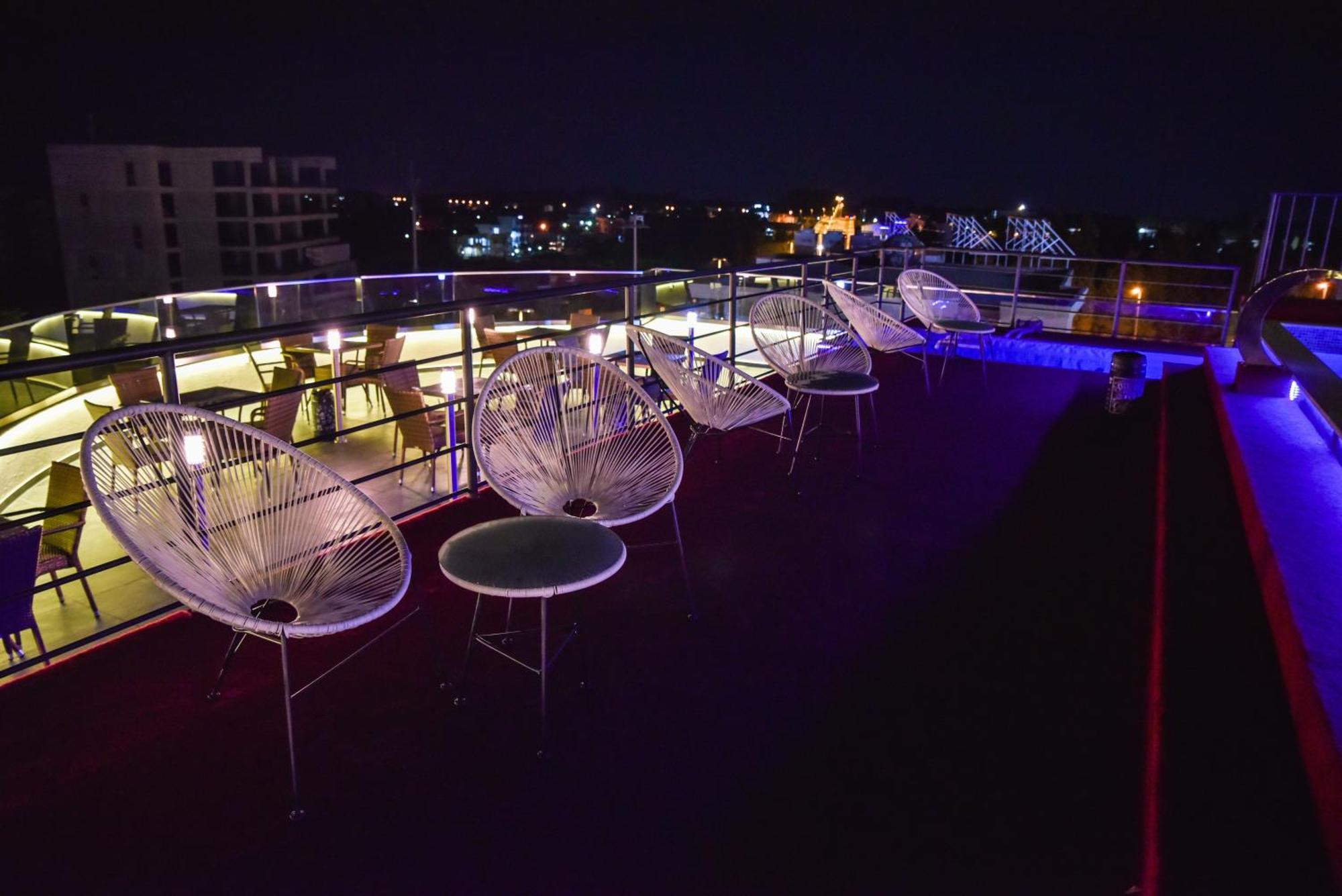 Hotel Evropa Улцинь Екстер'єр фото