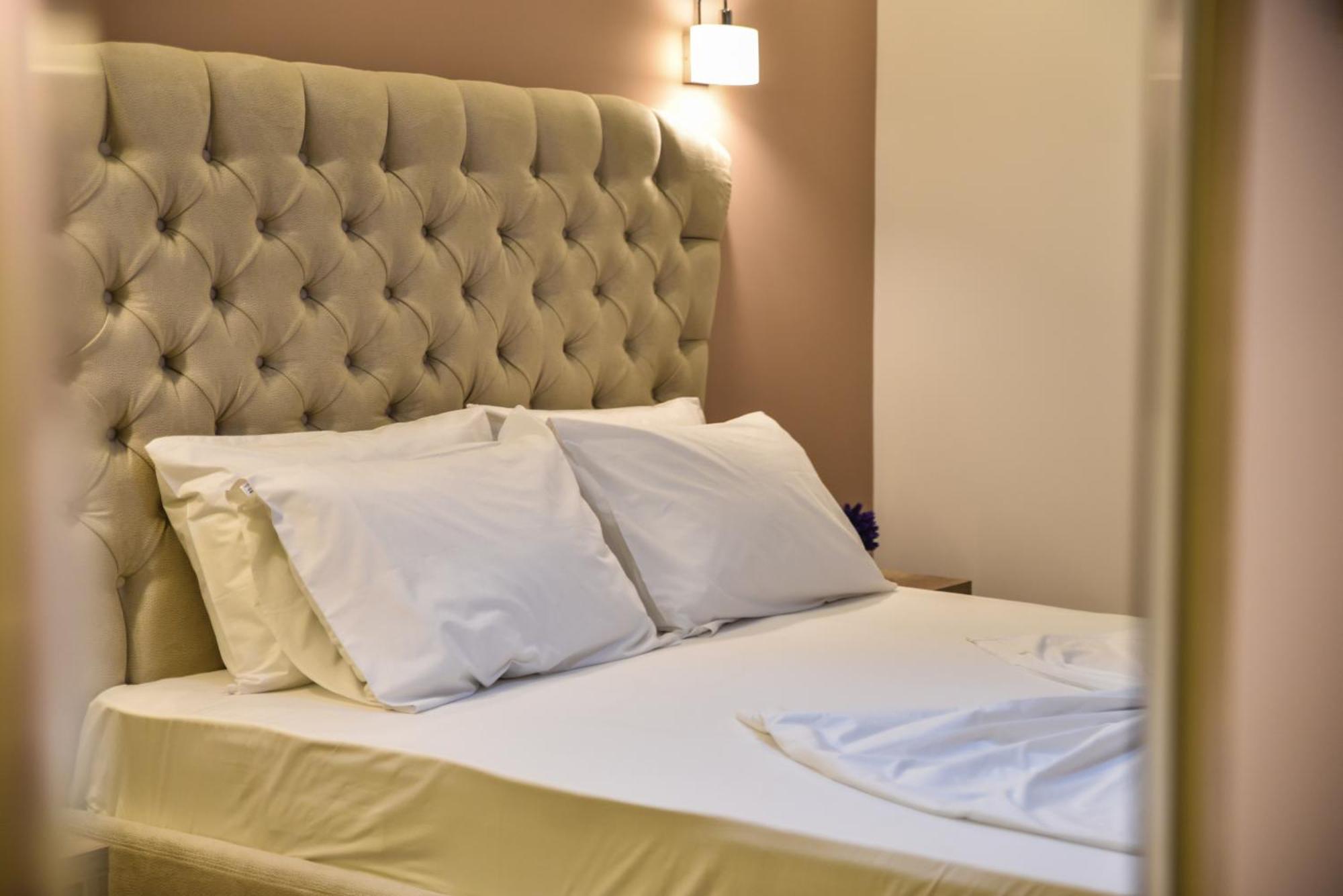 Hotel Evropa Улцинь Екстер'єр фото