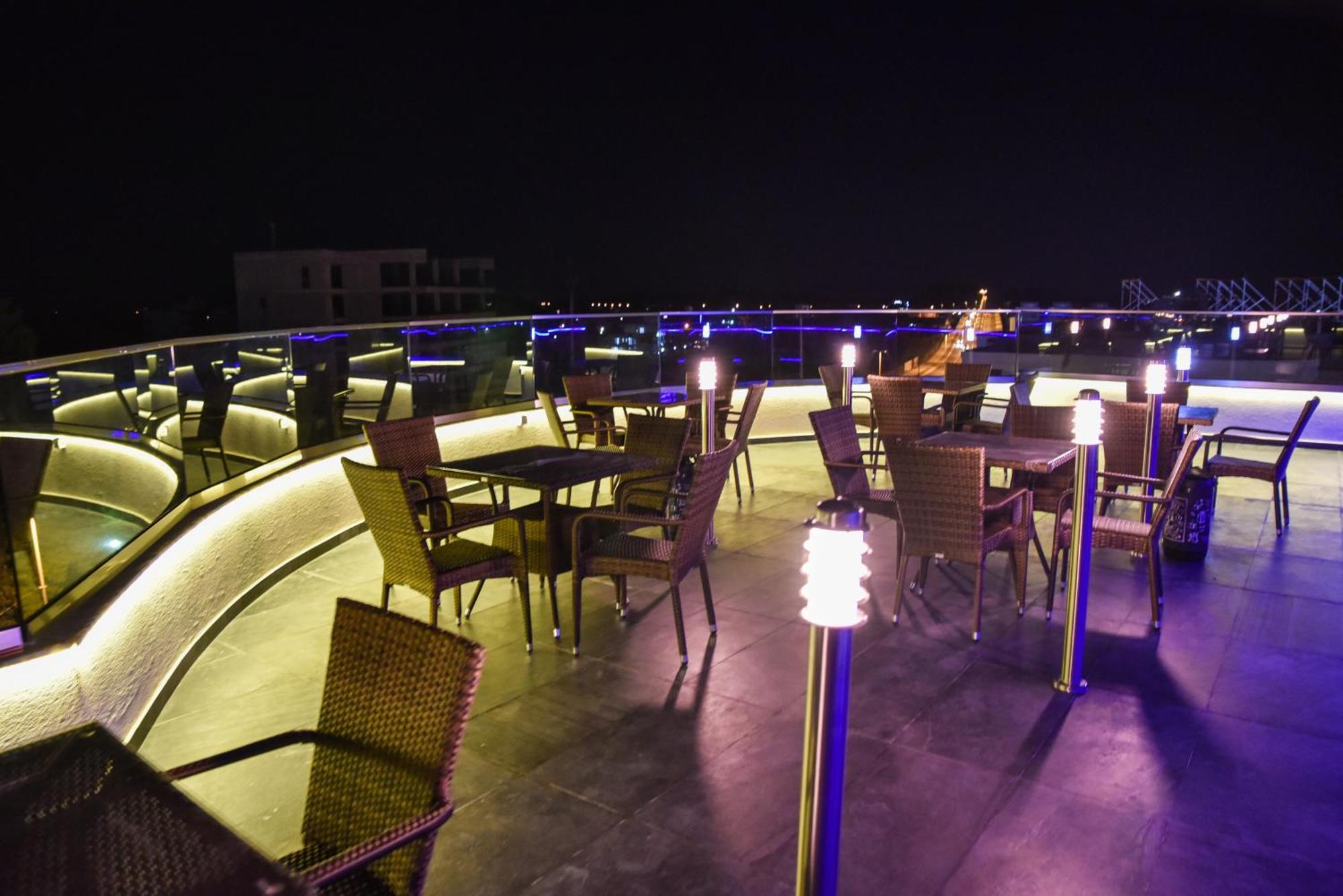Hotel Evropa Улцинь Екстер'єр фото
