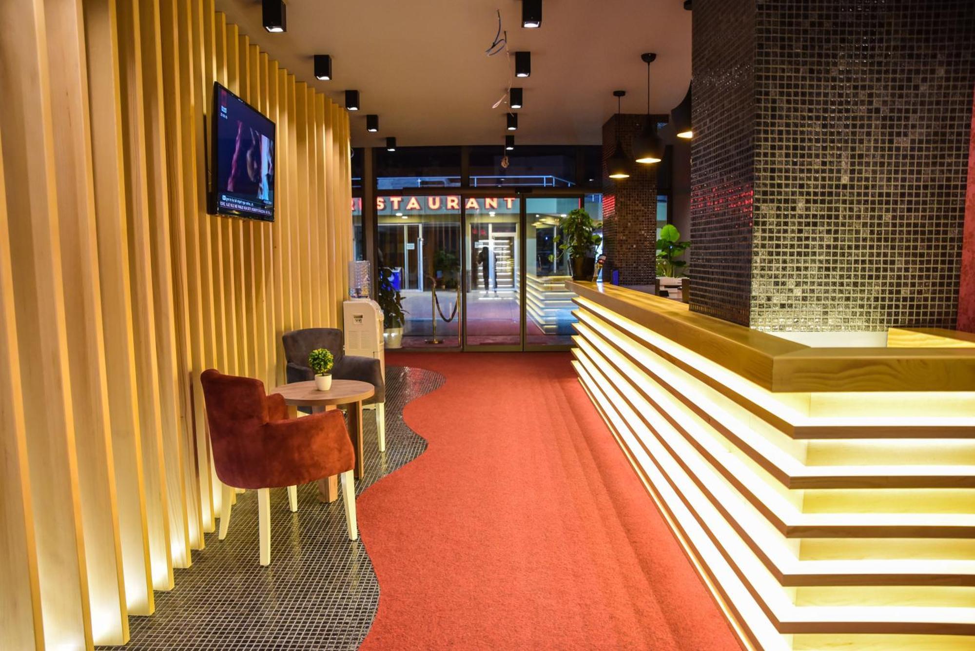 Hotel Evropa Улцинь Екстер'єр фото