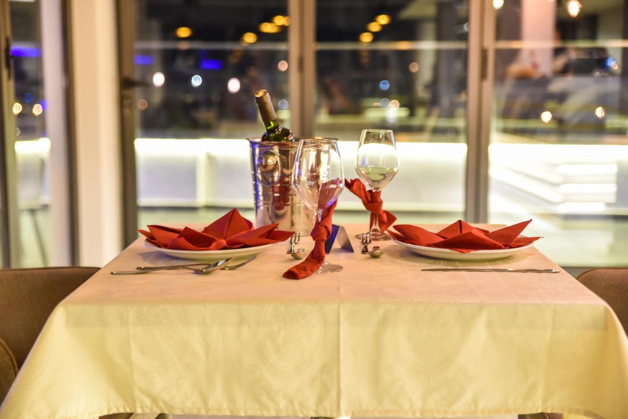 Hotel Evropa Улцинь Екстер'єр фото