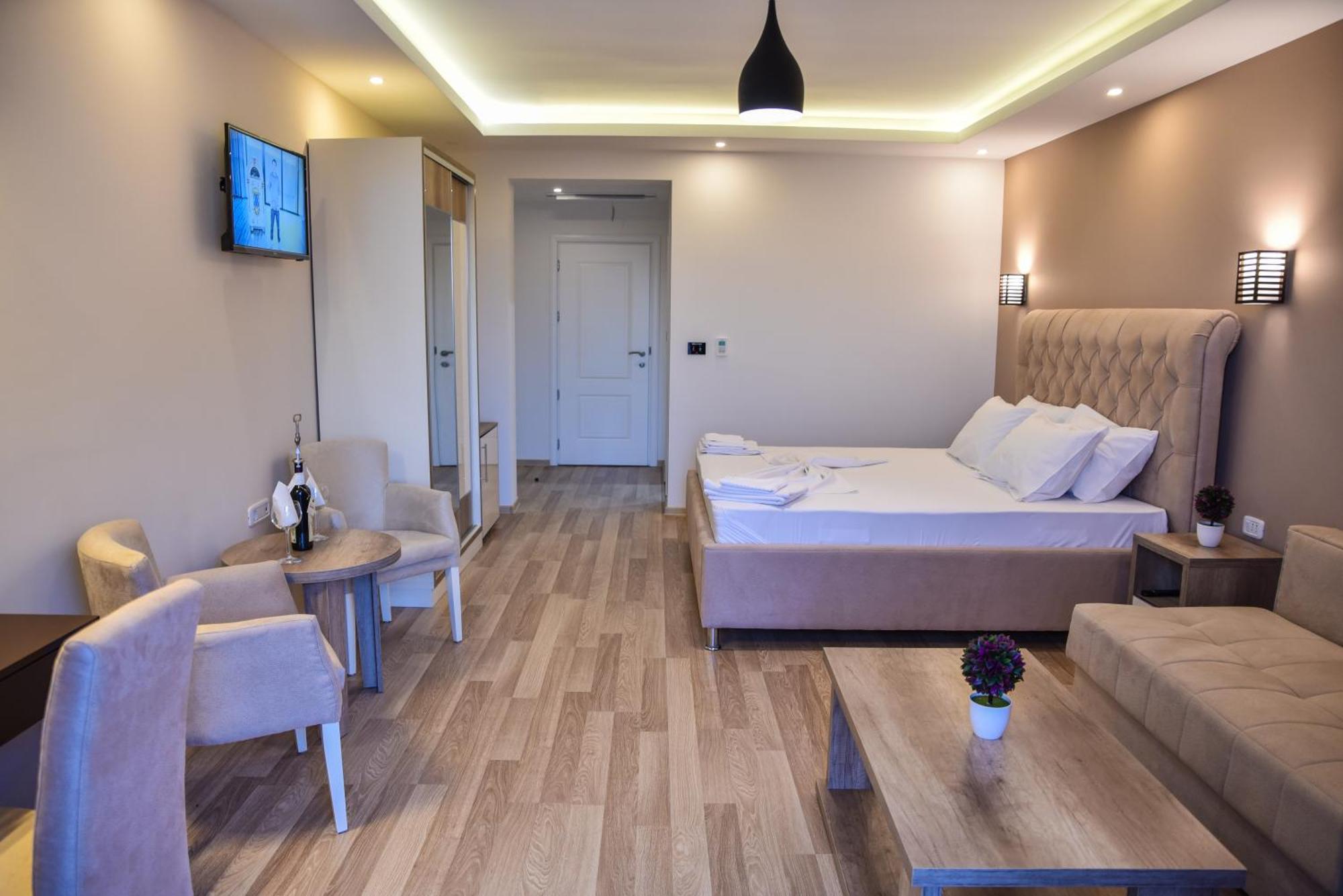 Hotel Evropa Улцинь Екстер'єр фото
