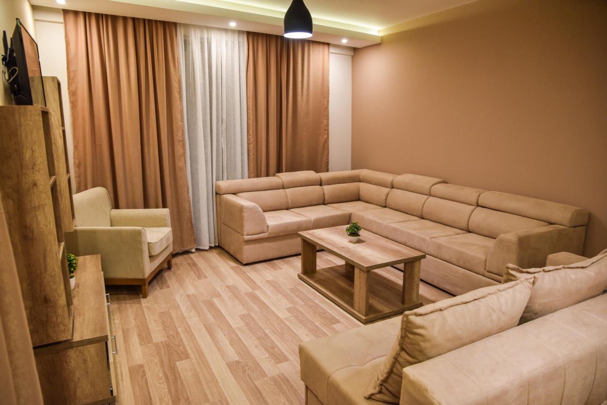 Hotel Evropa Улцинь Екстер'єр фото