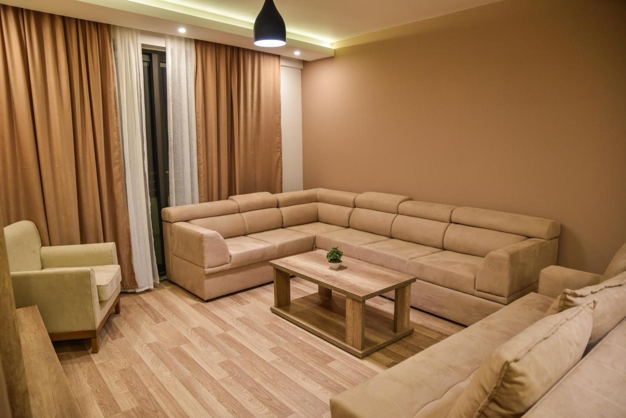 Hotel Evropa Улцинь Екстер'єр фото