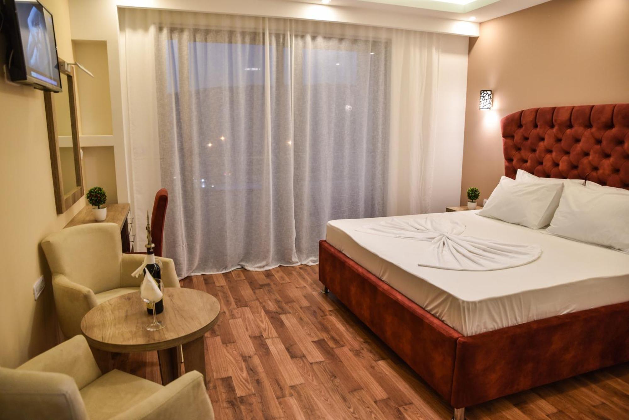 Hotel Evropa Улцинь Екстер'єр фото