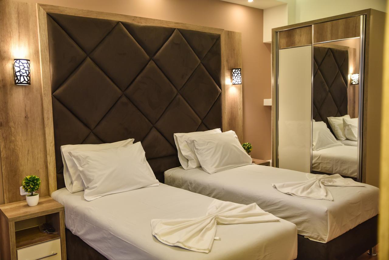 Hotel Evropa Улцинь Екстер'єр фото