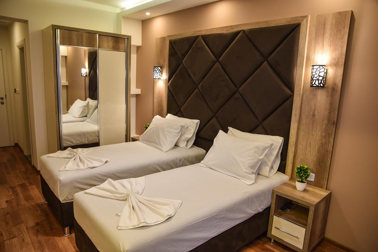 Hotel Evropa Улцинь Екстер'єр фото