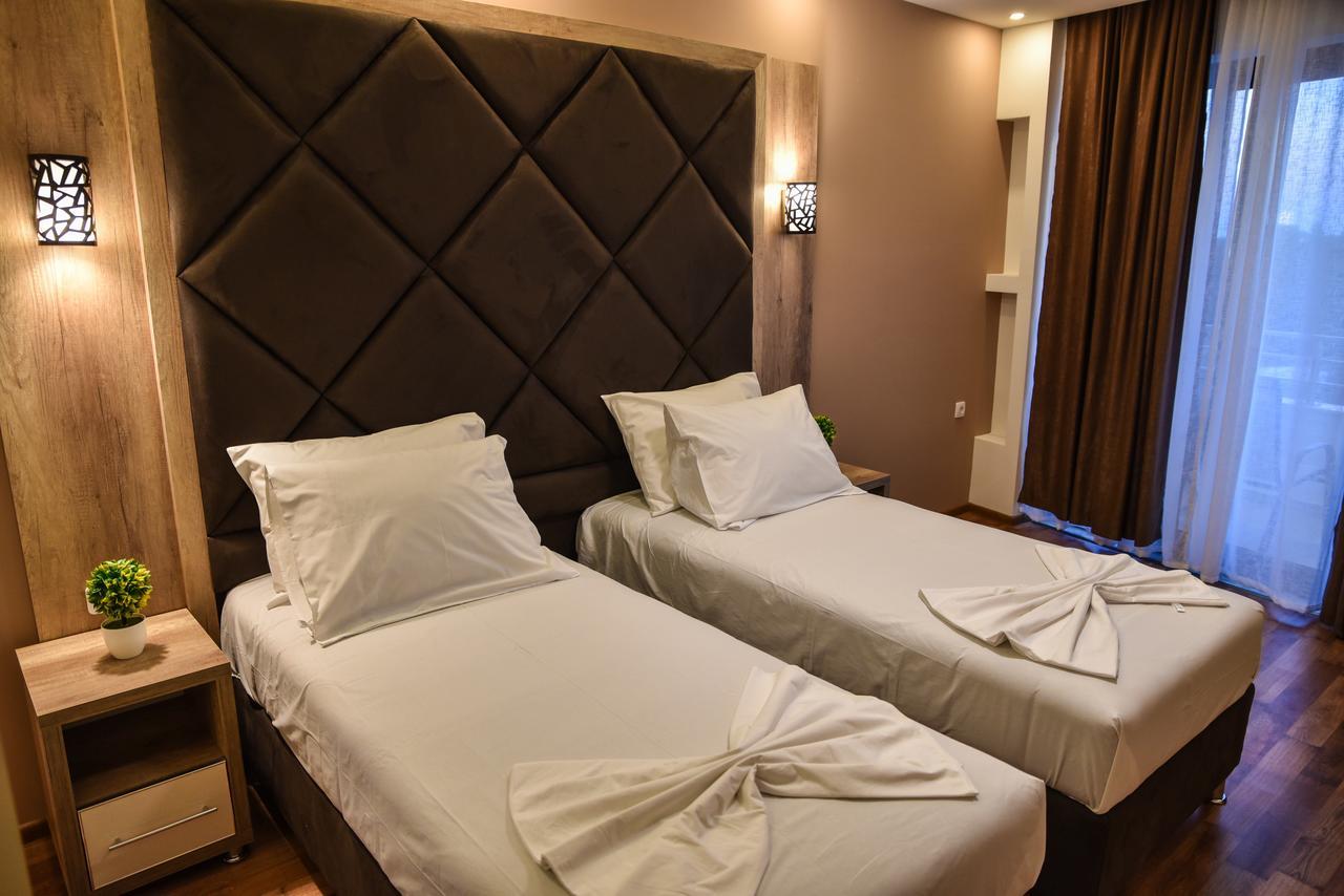 Hotel Evropa Улцинь Екстер'єр фото